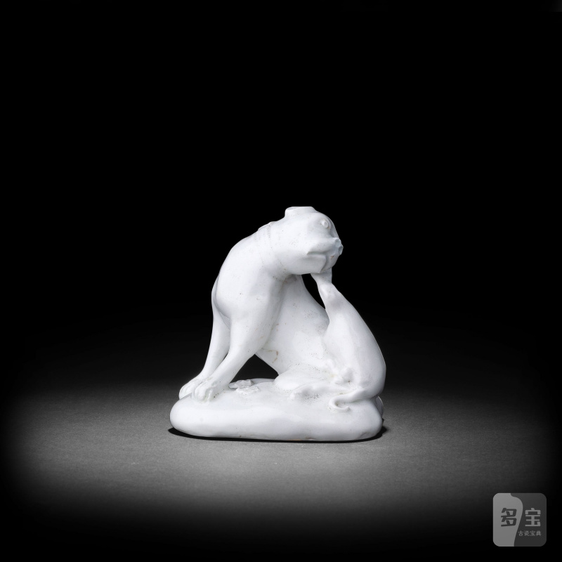 An Derby white model of a pug dog, circa 1750-52 - 图3